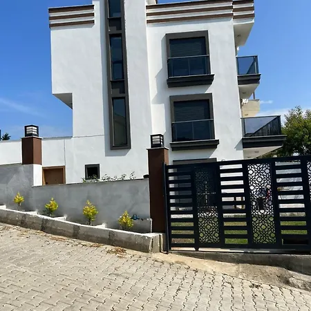 Seferihisarda Tam Muestakil 5 Odali Turizm Konutu 塞费里希萨尔